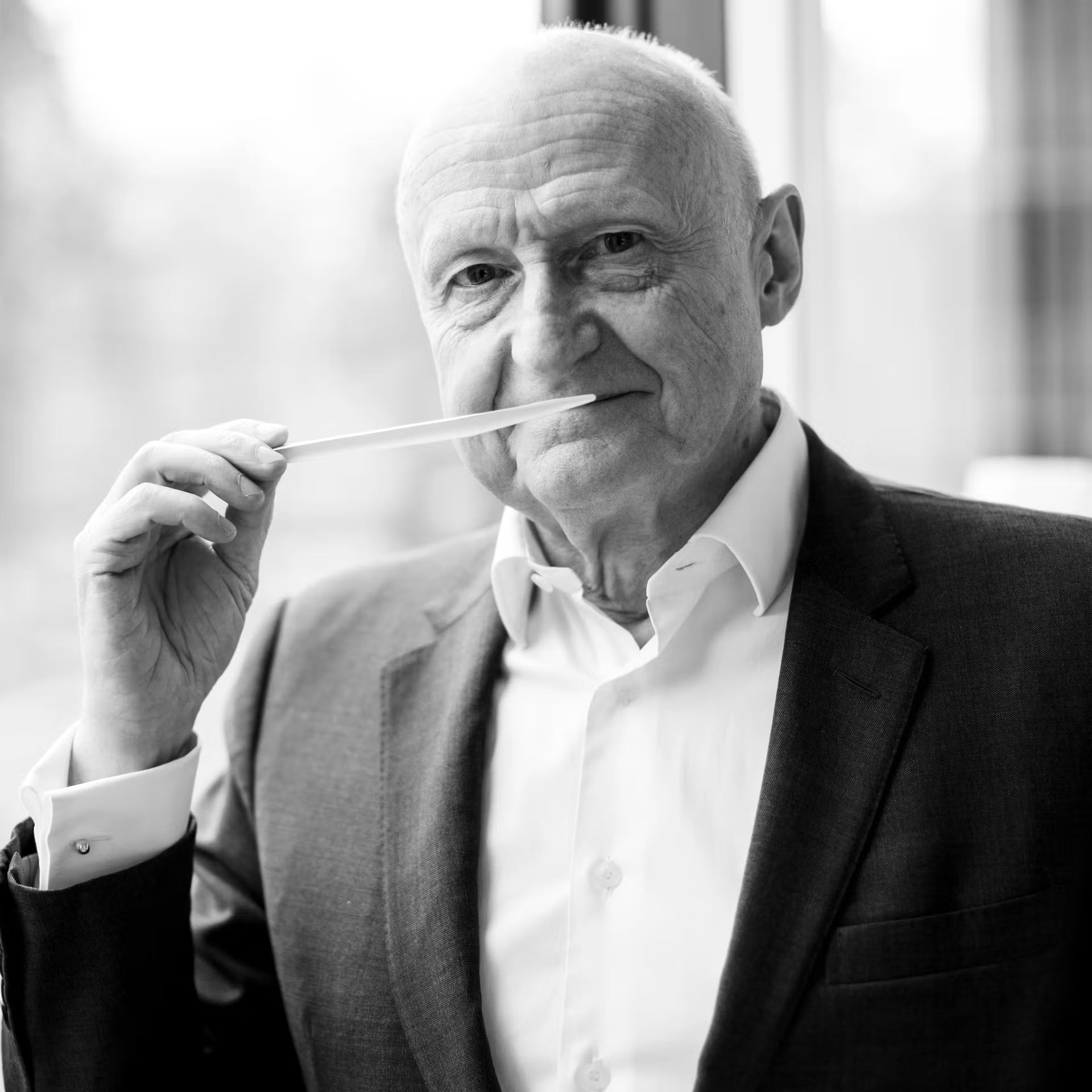 Velvet Iris | Essential Parfums | Olfactif